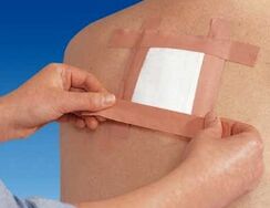 Utiliser un patch thérapeutique pour les maux de dos